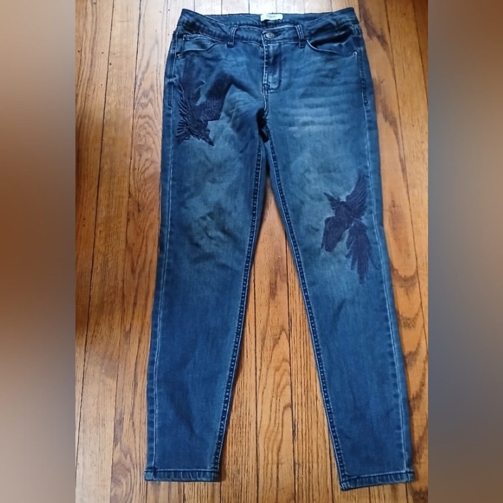 Kensie Jeans - Women's Embroidered Denim Skinny Leg Bird Jeans. Size 6/28. GUC